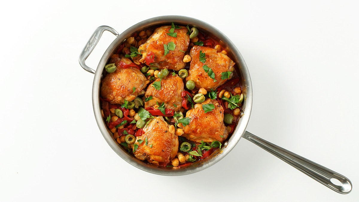 Cuisses de poulet braisées au chorizo et aux pois chiches | Recette Cuisine