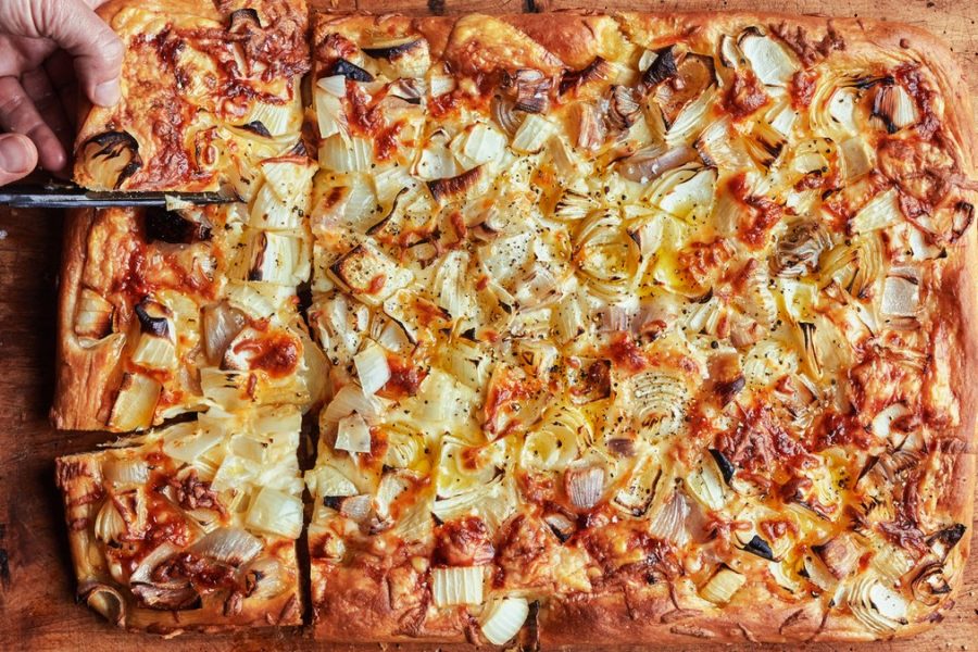 <pre>Pizza Aux Oignons Et Provolone
