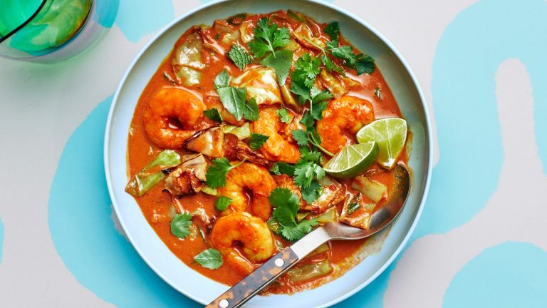 Crevettes et chou au curry