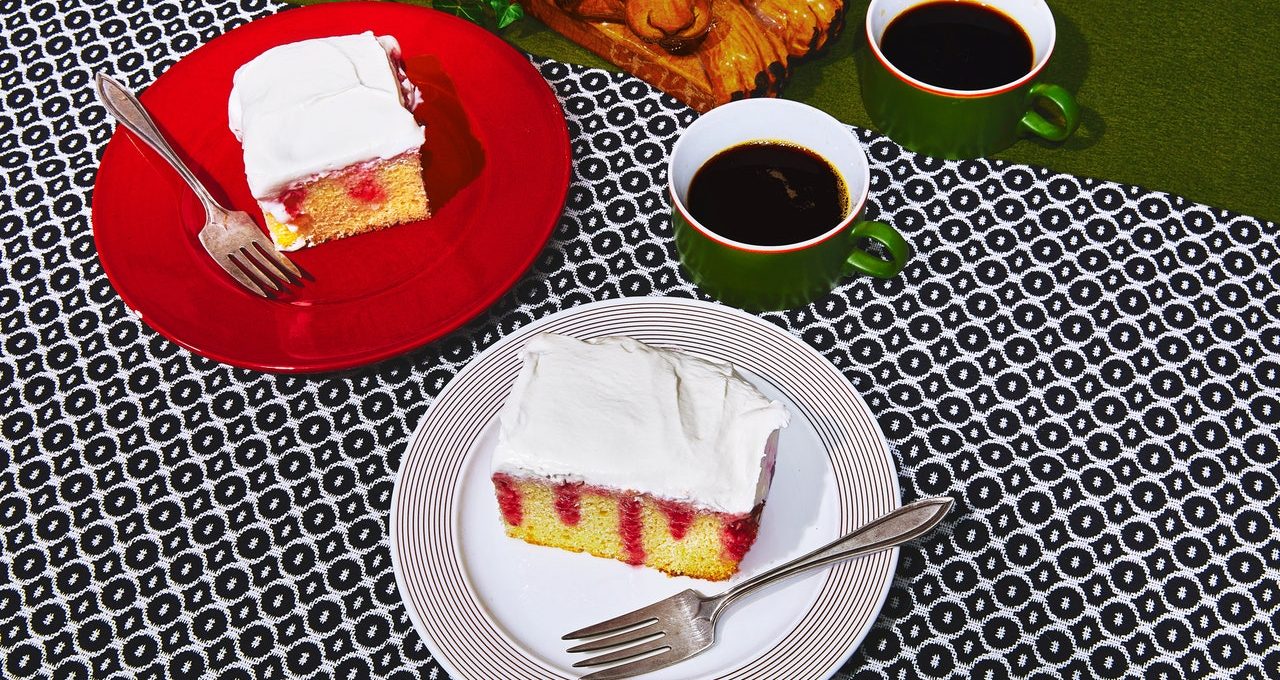 Poke Cake aux Framboises et Hibiscus
