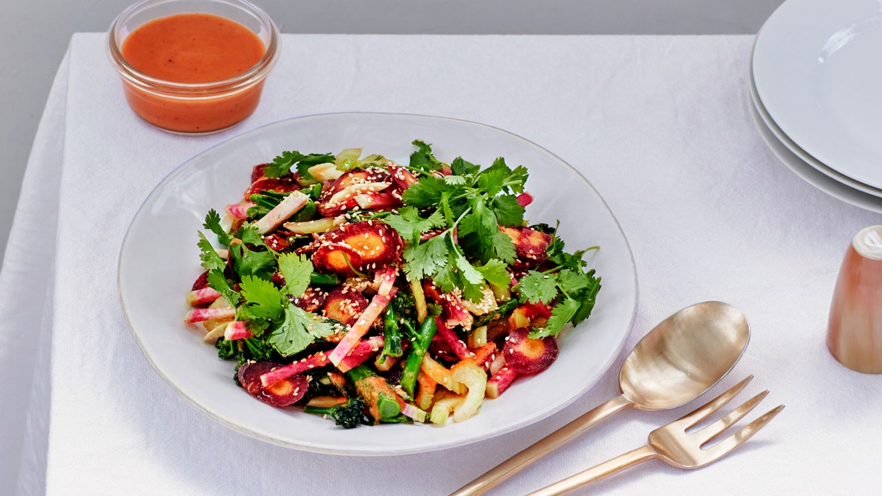 Salade Hachée Suprême Avec Vinaigrette De Kimchi