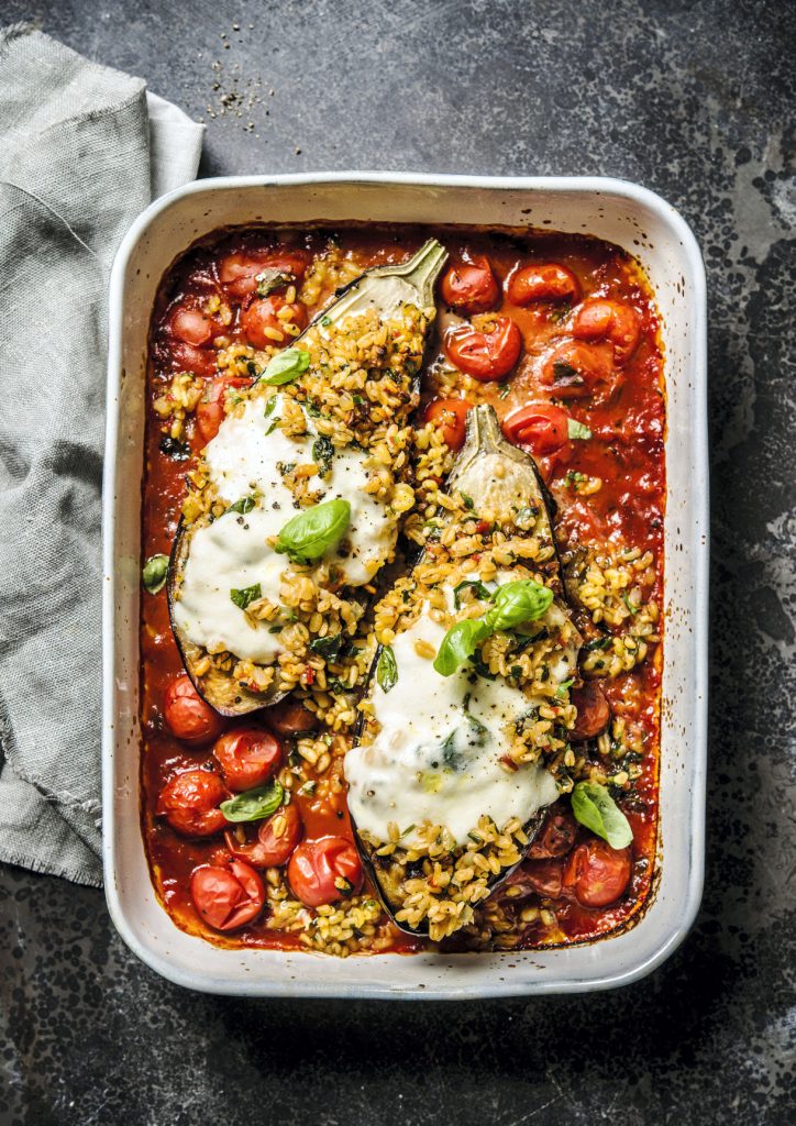 Aubergine farcie au blé, basilic et sauce tomates cerise | Recette Cuisine