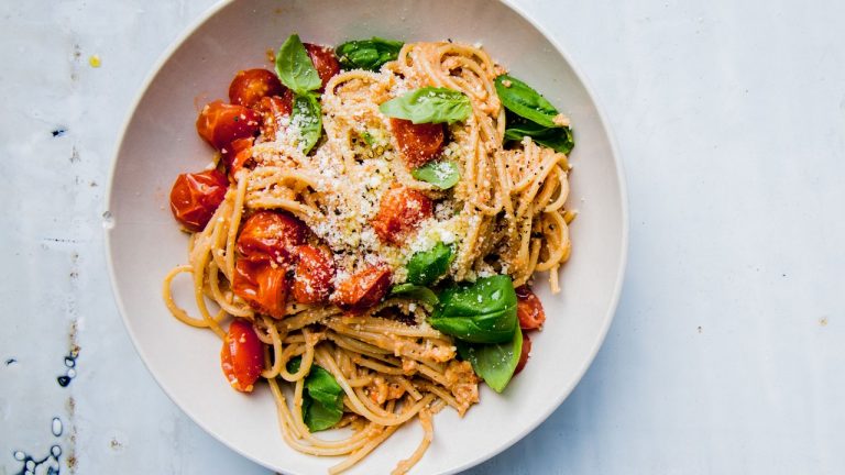 Spaghettis au pesto de tomates et noix