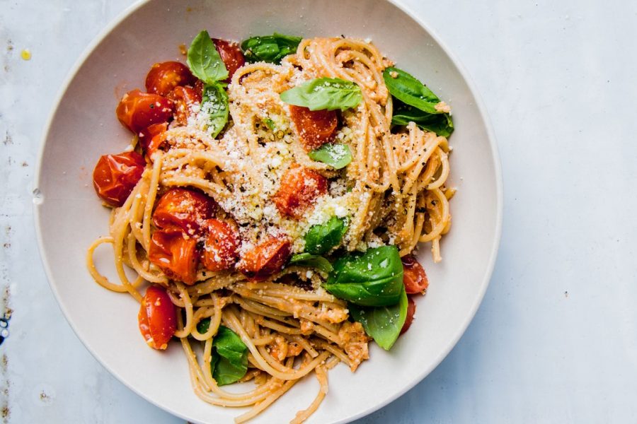 Spaghettis au pesto de tomates et noix

