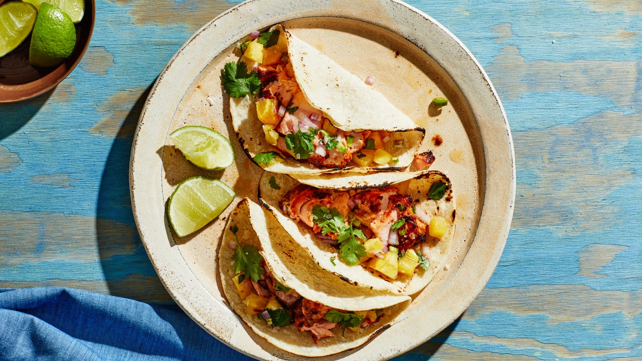 Tacos Au Saumon Avec Salsa Ananas-Chili | Recette Cuisine