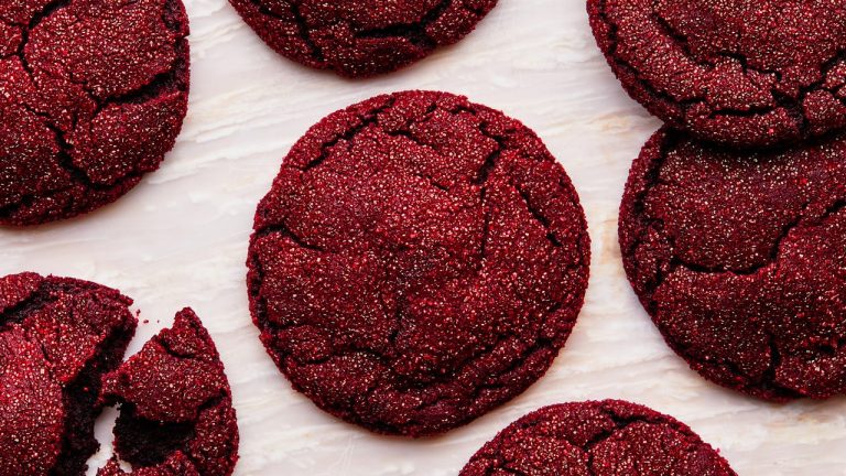 Biscuits de velours rouge scintillant