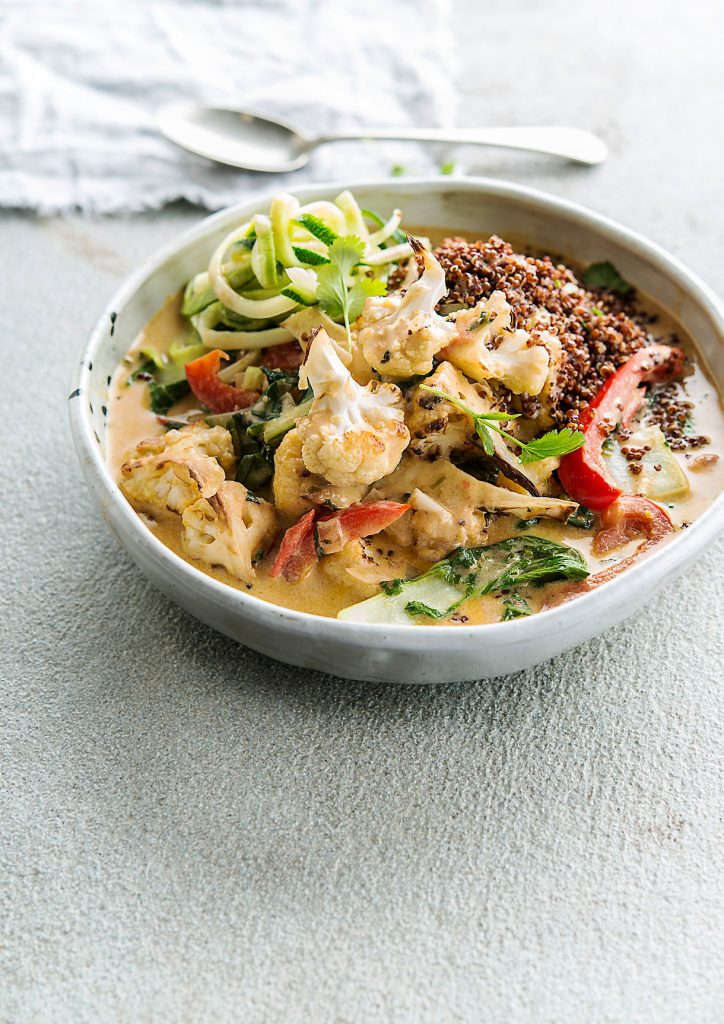 Quinoa rouge aux légumes, sauce au curry et au lait de coco (vegan) Recette Cuisine
