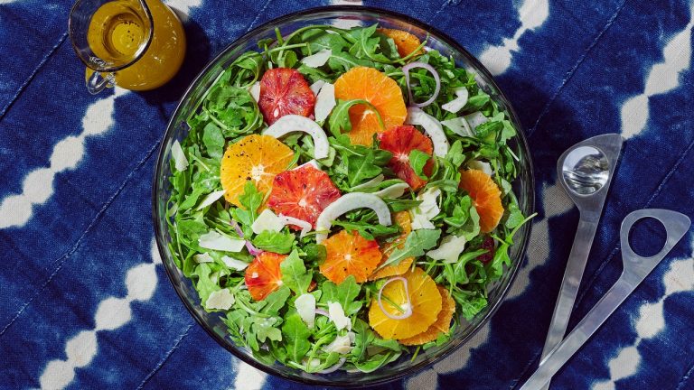 Salade de roquette aux agrumes avec fenouil et parmesan