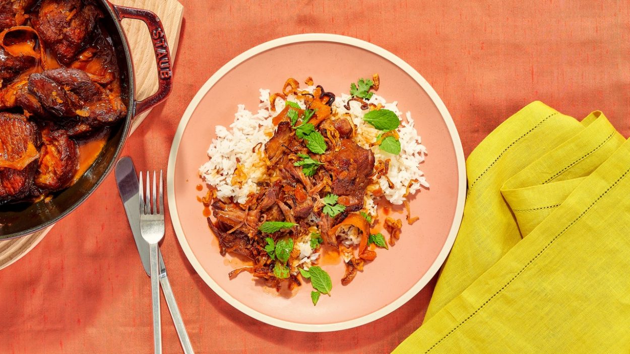 Porc braisé aux agrumes avec échalotes croustillantes | Recette Cuisine