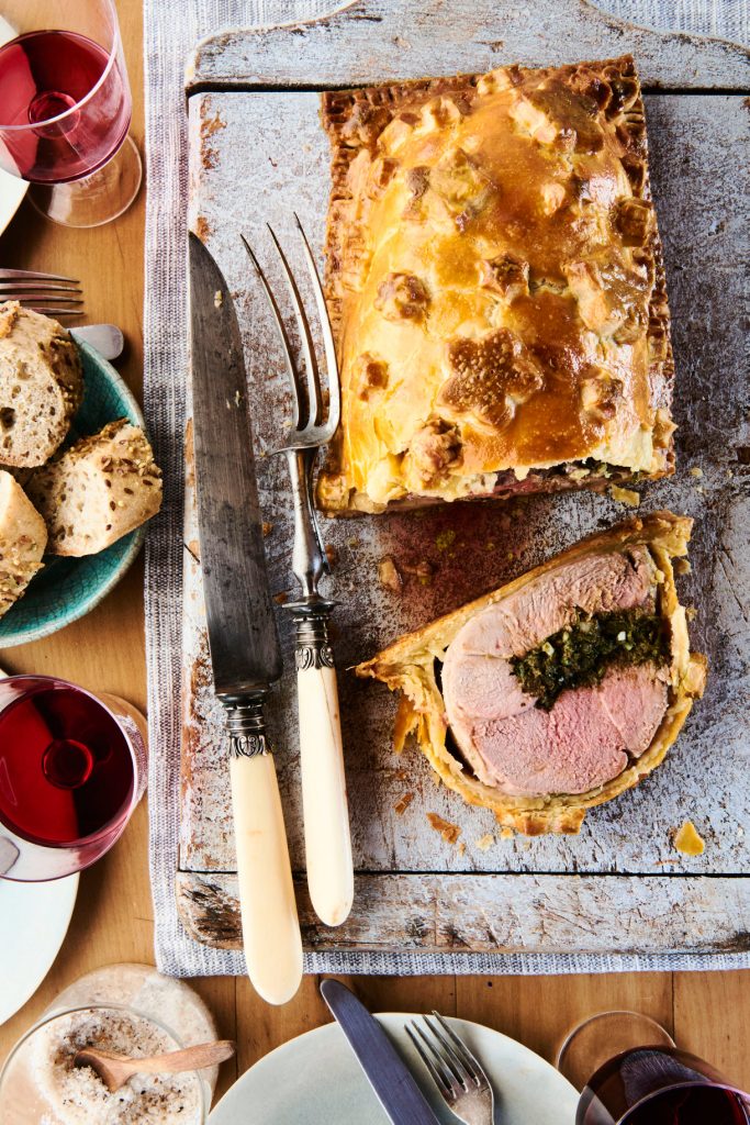 Rôti d’agneau en croûte, farci aux herbes | Recette Cuisine