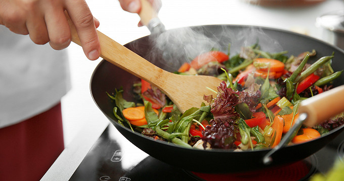 La cuisson au wok : comment ça marche ?