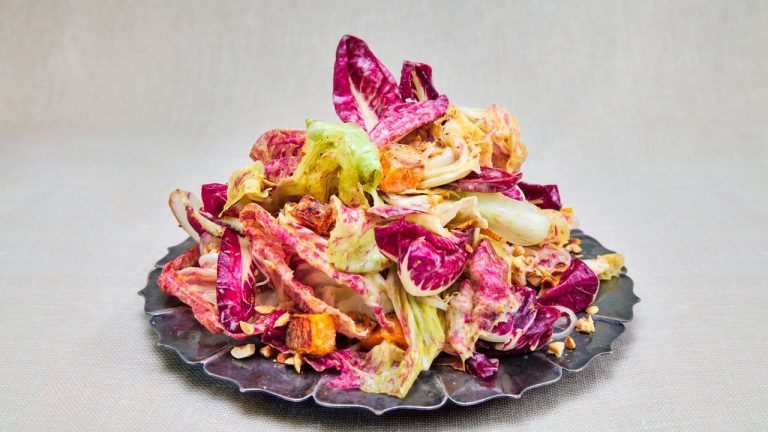 Salade de radicchio avec vinaigrette au fromage bleu