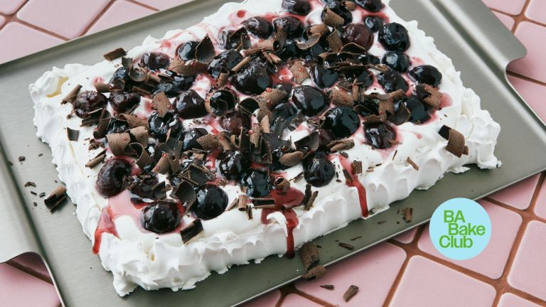 Pavlova alcoolisée aux cerises et au chocolat