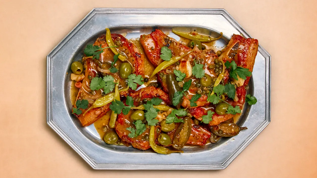 Côtelettes de porc puttanesca au chili vert