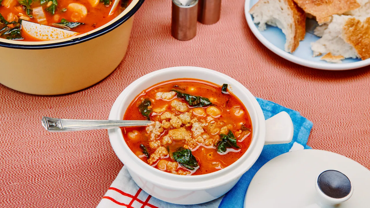 Haricots et légumes verts avec crumble de fromage Halloumi