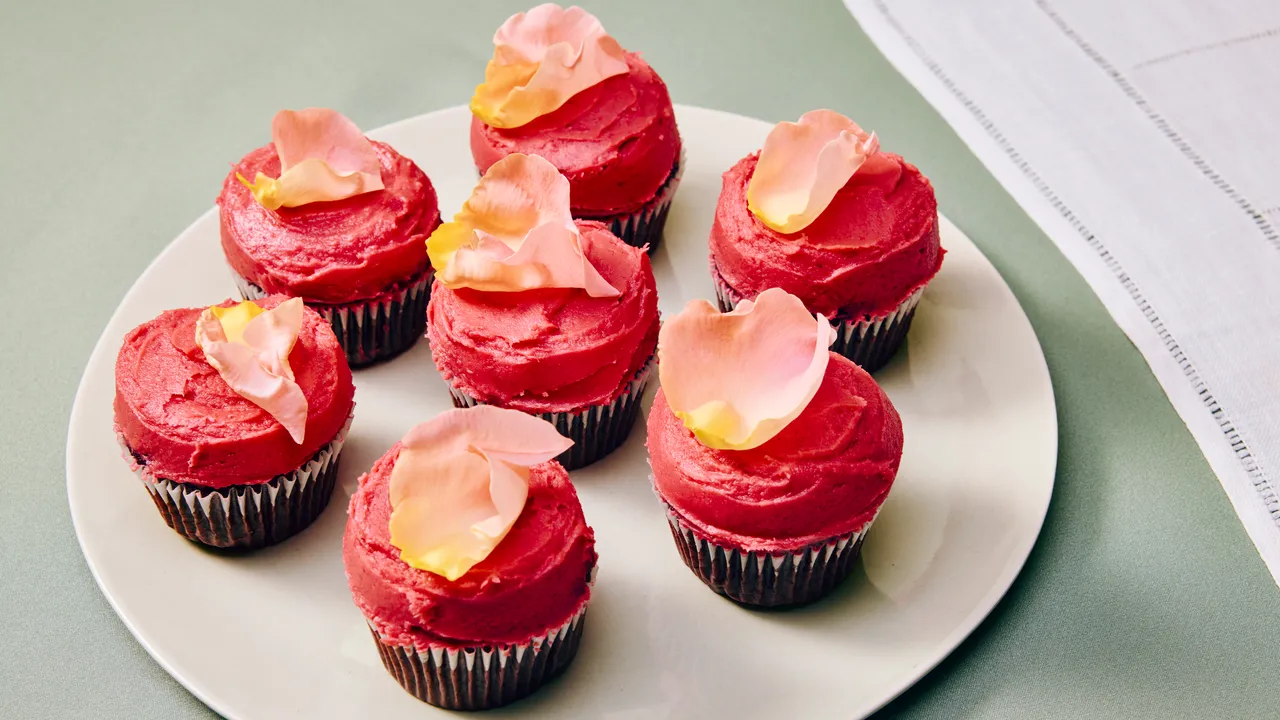 Earl Grey – Cupcakes au chocolat avec glaçage aux mûres