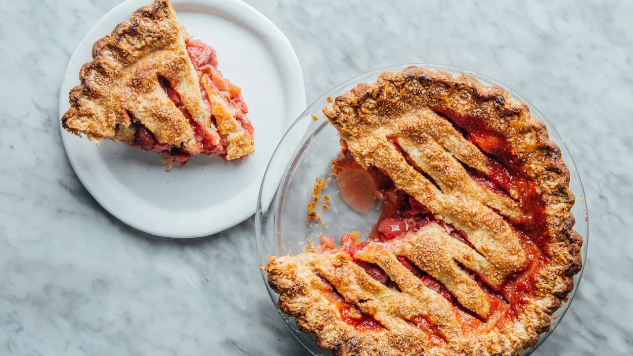 Meilleure tarte aux fraises et à la rhubarbe