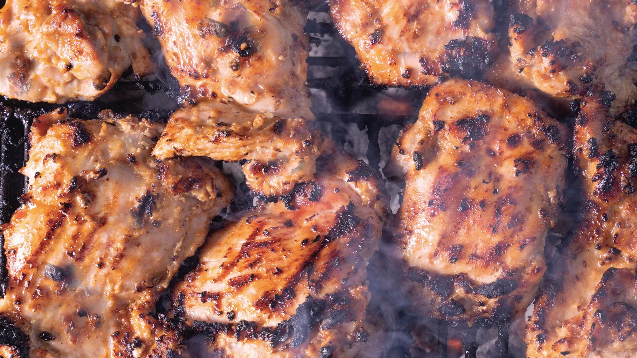 Poulet Hibachi au miso et aux cacahuètes
