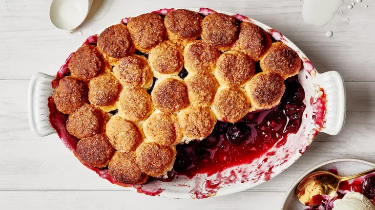 Cordonnier Aux Cerises Avec Biscuits À La Crème De Citron