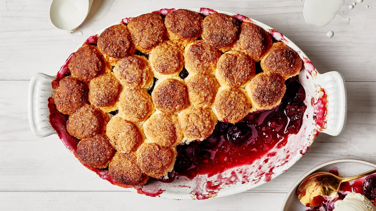 Cordonnier Aux Cerises Avec Biscuits À La Crème De Citron