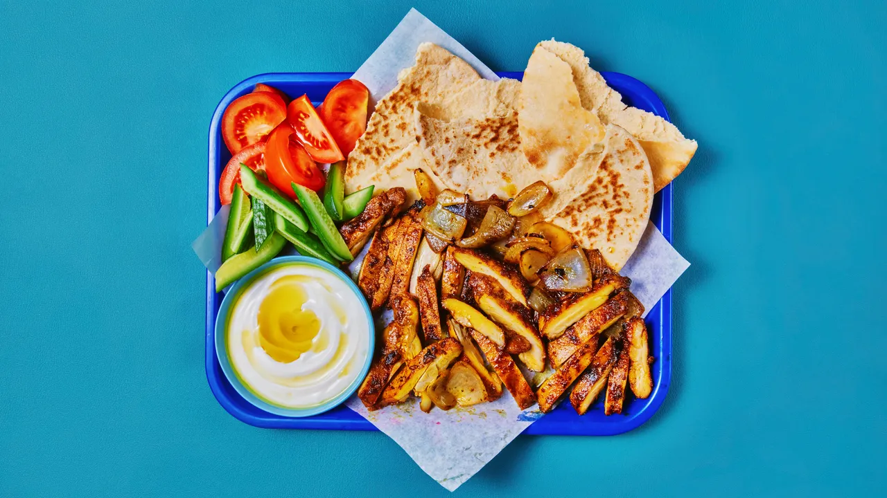 Poulet épicé au shawarma sur plaque