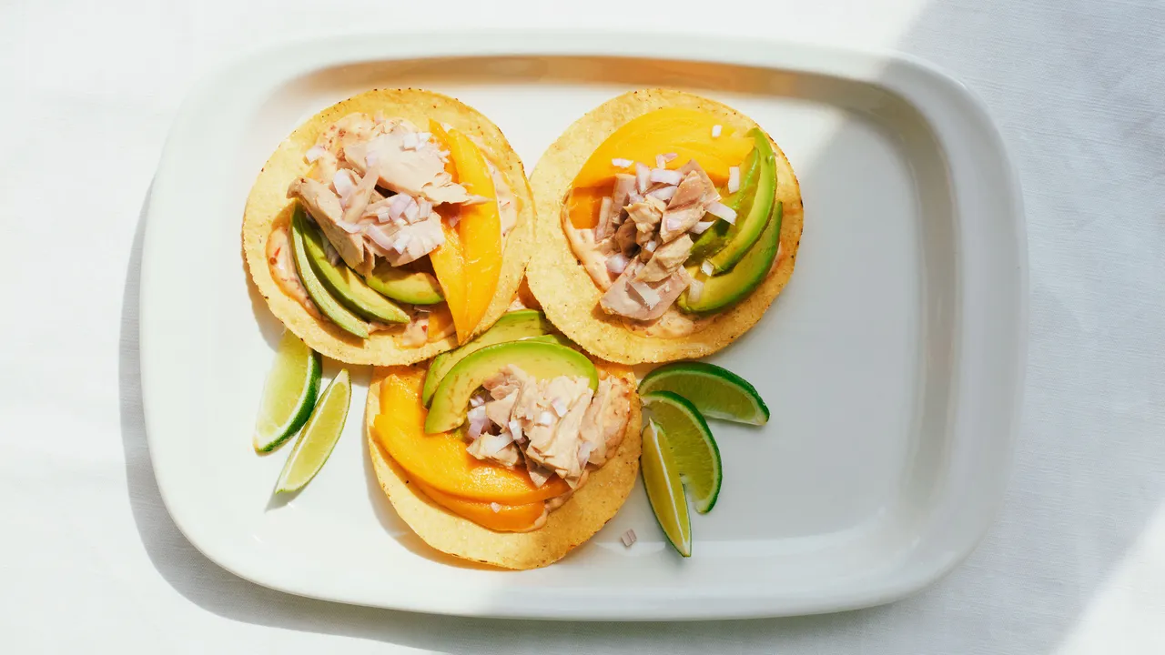 Tostadas au thon en conserve épicées