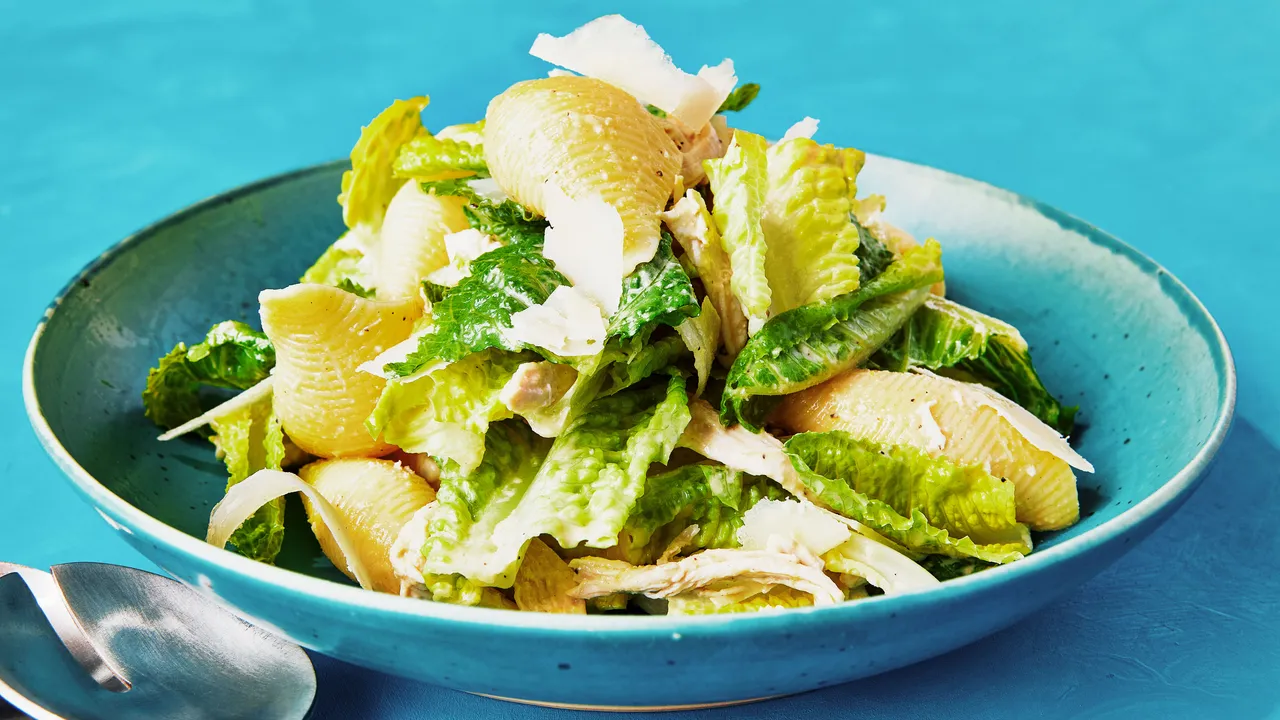 Salade de pâtes César au poulet