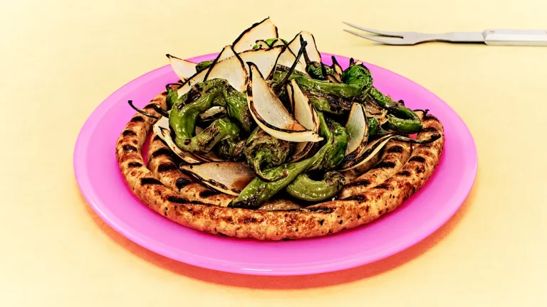 Saucisse italienne grillée aux poivrons cornichons