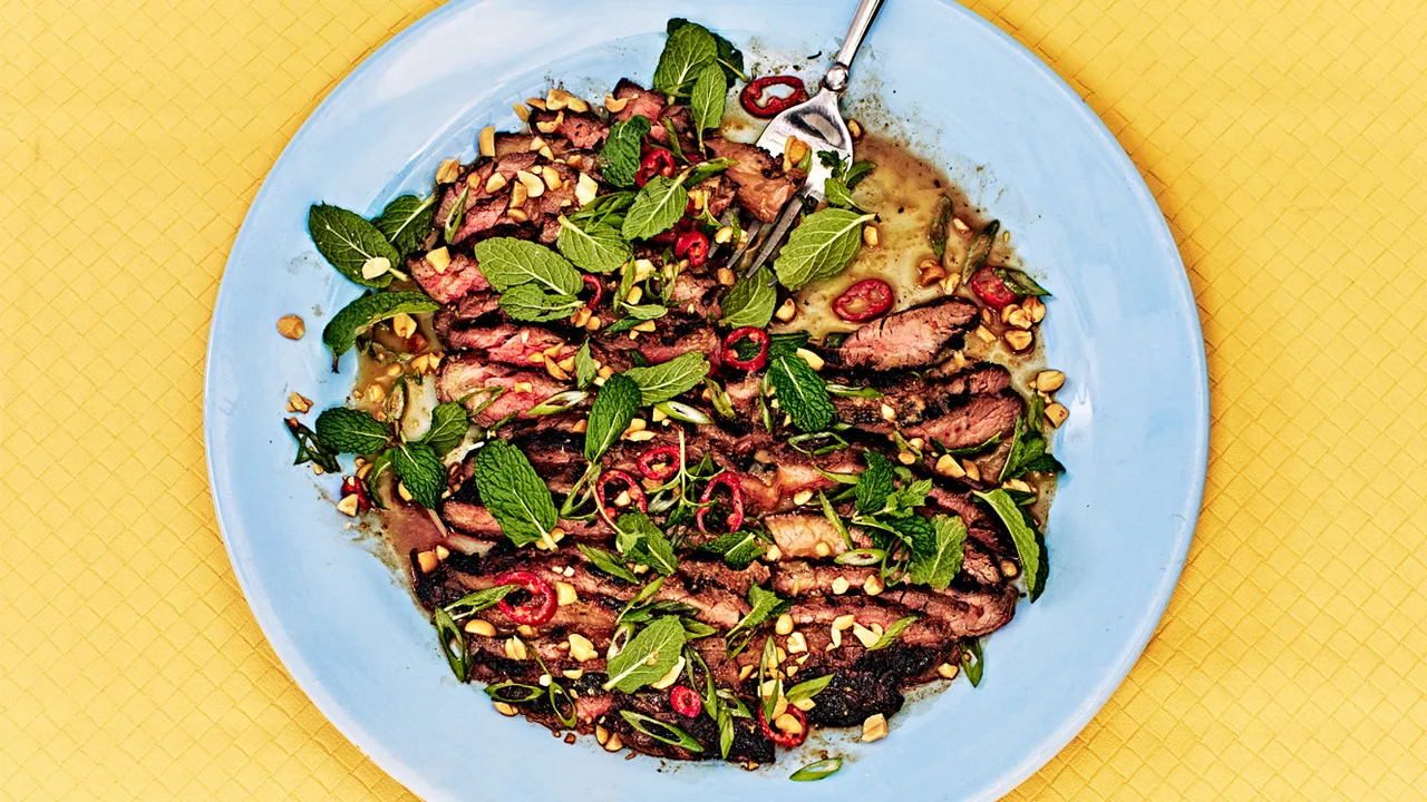 Steak grillé avec vinaigrette épicée aux arachides